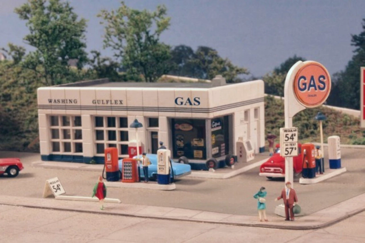 City Classics 401 - Crafton Ave Gas Station - N Scale 3 City Classics 401 - Crafton Ave Gas Station - N Scale