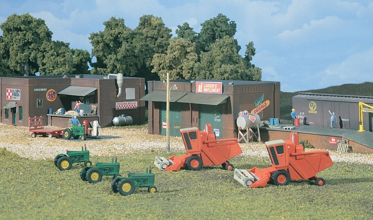 Design Preservation Models (DPM) 66100 - Olsen Feed And Larsens Implement - N Scale Kit 3 Design Preservation Models (DPM) 66100 - Olsen Feed And Larsens Implement - N Scale Kit