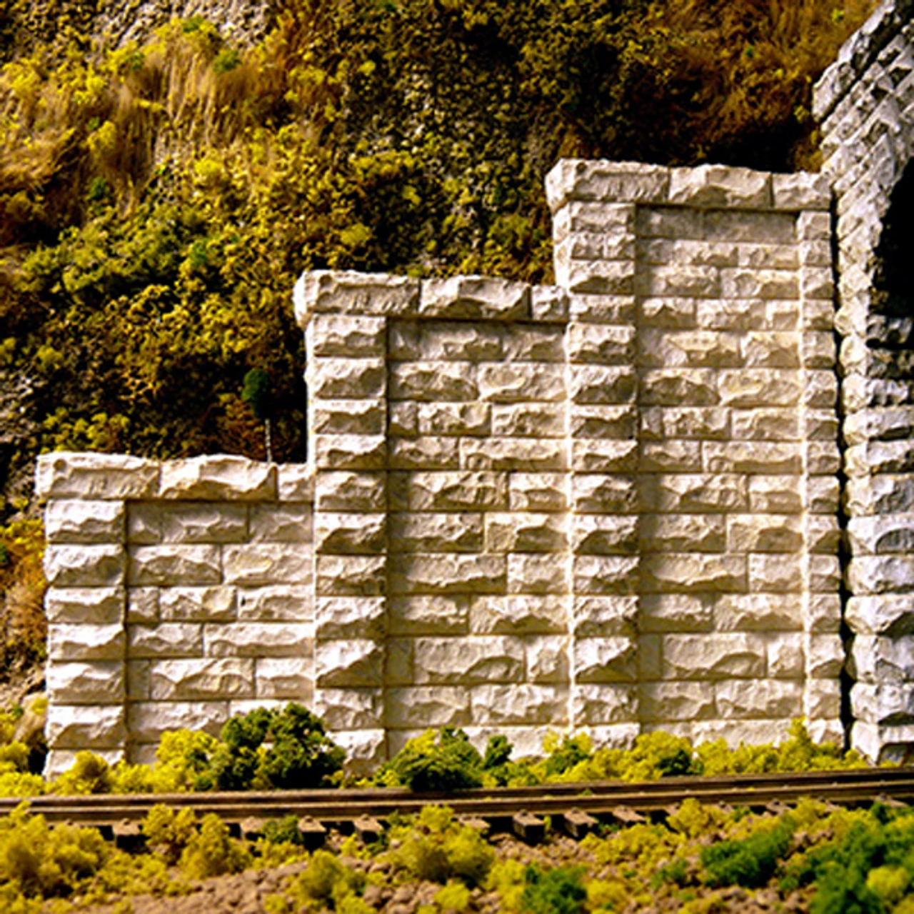 Chooch #9801 - Cut Stone Stepped Wall Tunnel Abutment (2) - N Scale 3 Chooch #9801 - Cut Stone Stepped Wall Tunnel Abutment (2) - N Scale