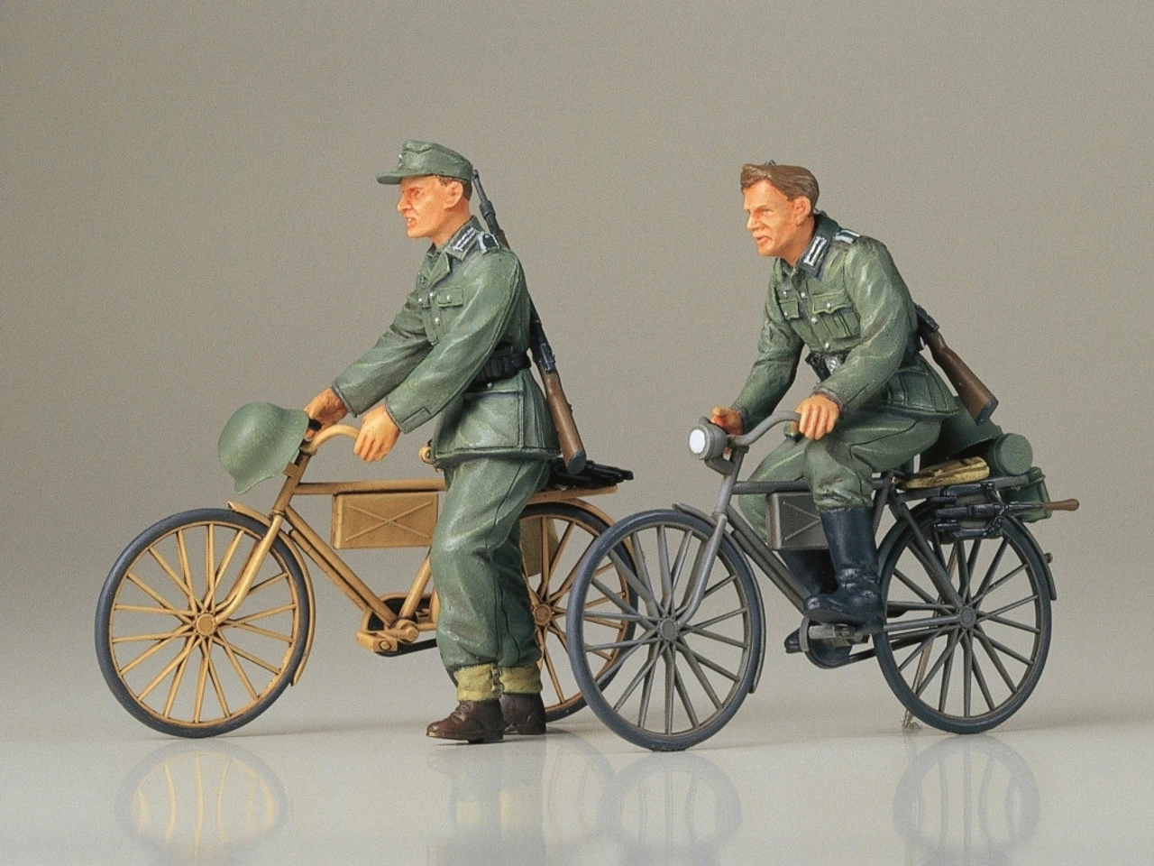 Tamiya 35240 - German Soldiers With Bicycles Germany - 1:35 Scale Kit 3 Tamiya 35240 - German Soldiers With Bicycles Germany - 1:35 Scale Kit