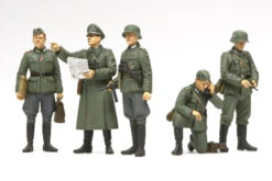 Tamiya 35298 - German Field Commander Set Germany - 1:35 Scale Kit