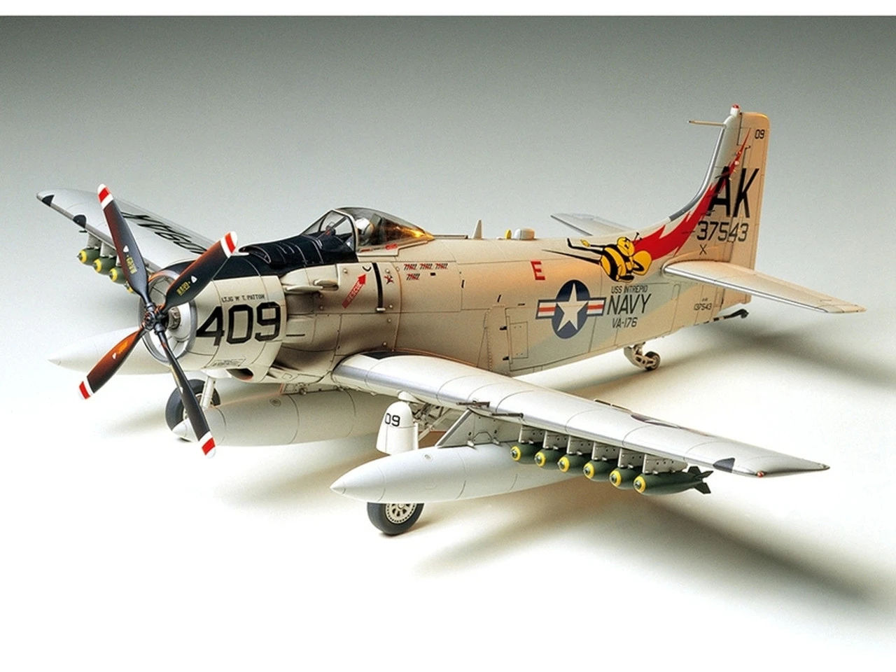 Tamiya 61058 - Douglas Skyraider AD-6 (A-1H) United States - 1:48 Scale Kit 3 Tamiya 61058 - Douglas Skyraider AD-6 (A-1H) United States - 1:48 Scale Kit