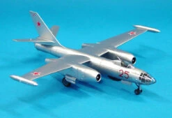 Tamiya 61601 - Ilyushin II-28 Beagle Soviet Union - 1:100 Scale Kit