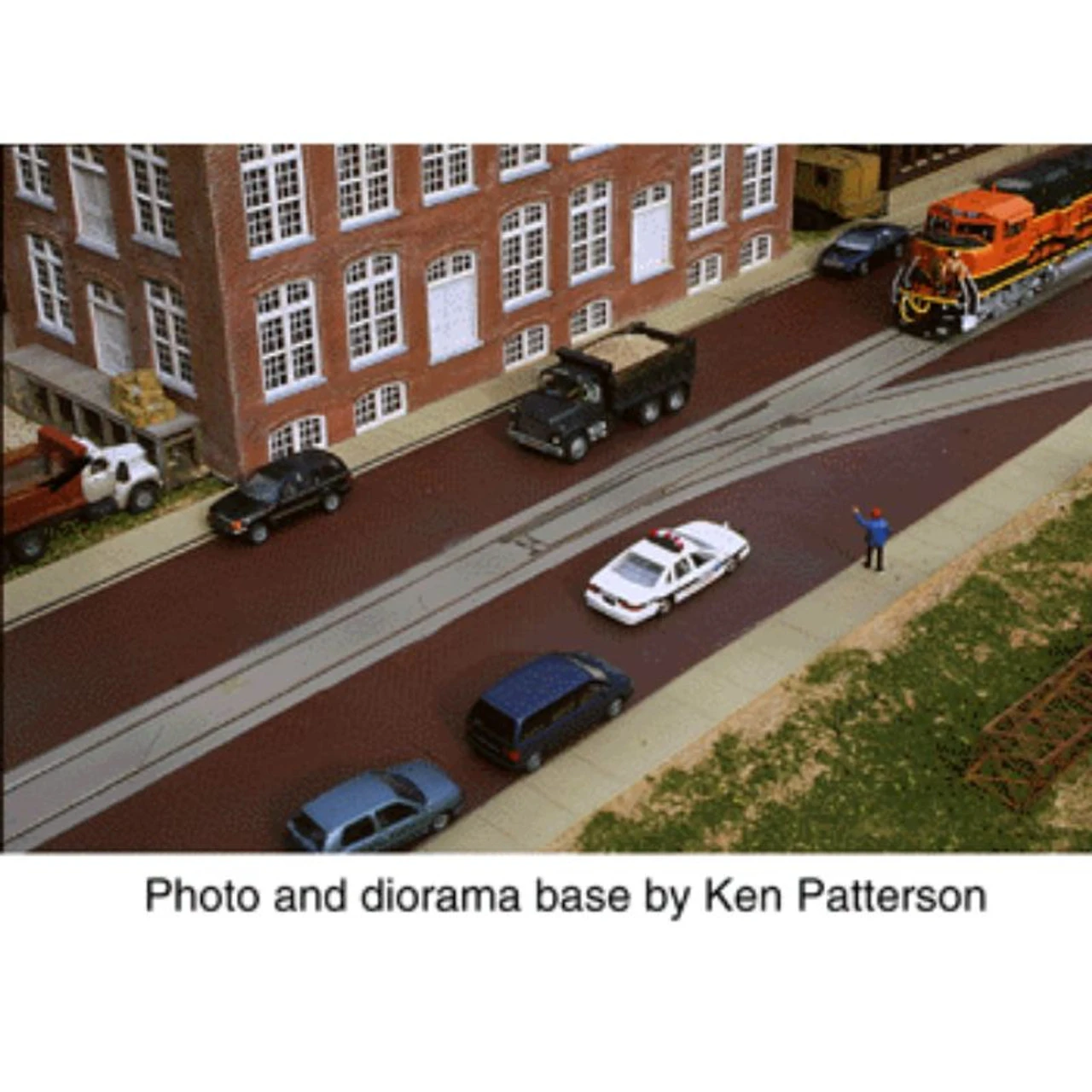 Walthers Cornerstone 933-3140 - Street Track Insert Set - HO Scale Kit 3 Walthers Cornerstone 933-3140 - Street Track Insert Set - HO Scale Kit